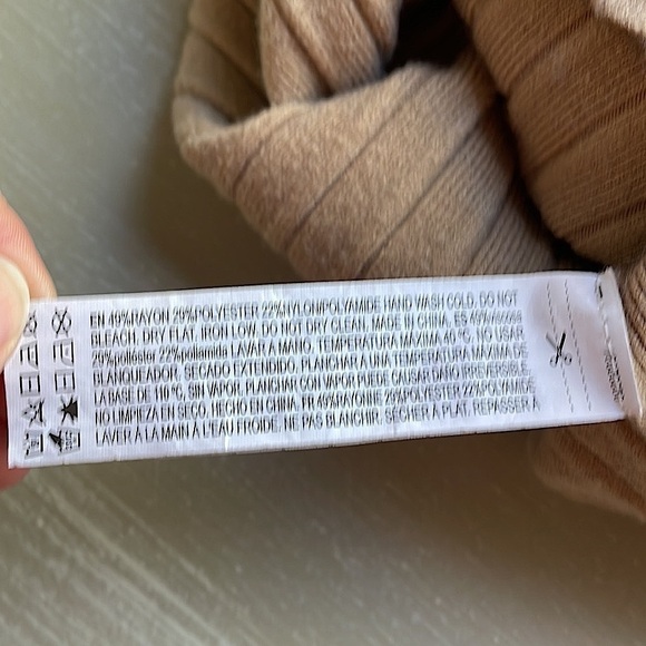 🤩3 for $30 Bundle Deal🤩
Forever 21 halter ribbed woven sweater dress - Picture 7 of 7